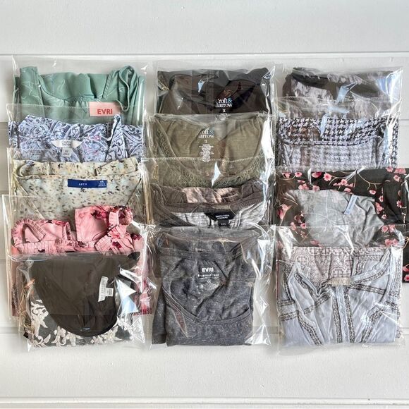 Plus Size Lot Great Resellers Lot - 13 Women’s Sleeveless Tank Tops XL - 2X - Picture 1 of 13